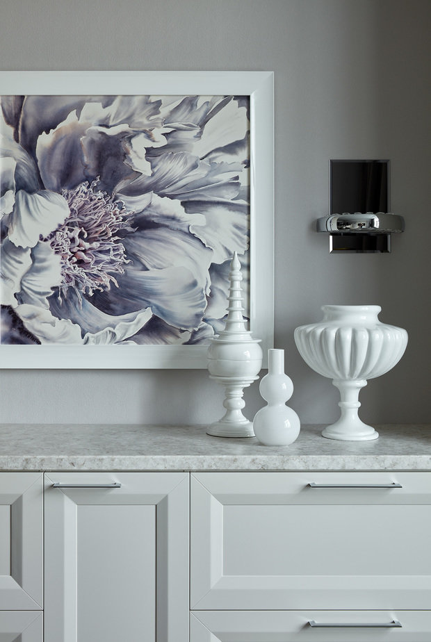 Фото из портфолио Черно-белая квартира с цветочной спальней – фотографии дизайна интерьеров на INMYROOM