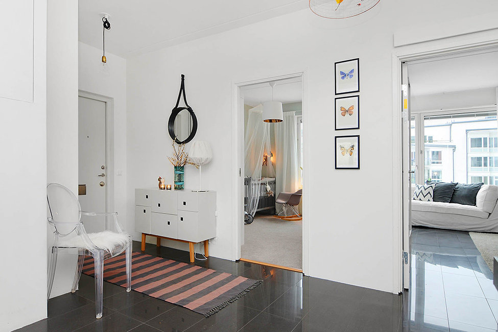 Фотография: Прихожая в стиле Скандинавский, Аксессуары, Декор, Мебель и свет, Советы, Белый, белая комната, идеи для белой прихожей – фото на INMYROOM