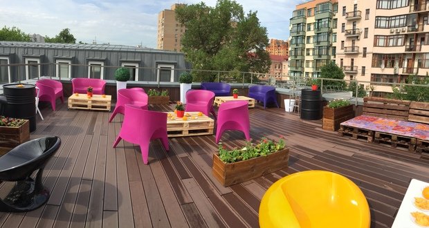 Фото из портфолио Оформление веранды флагманского шоу-рума дизайнерской мебели COSMORELAX – фотографии дизайна интерьеров на INMYROOM