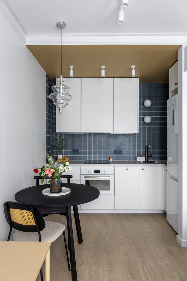 Фотография: Кухня и столовая в стиле Современный, Минимализм, Малогабаритная квартира, Квартира, Проект дня, Москва, 1 комната, Екатерина Василькова – фото на INMYROOM