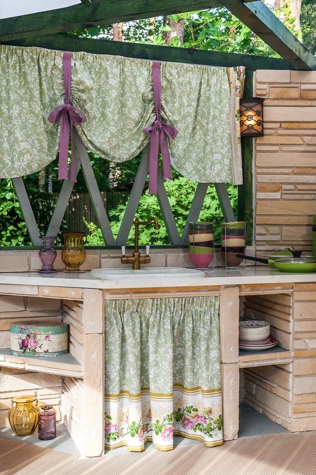Фотография: Балкон, Терраса в стиле Прованс и Кантри, Кухня и столовая, Дом, Дома и квартиры, Камин, Беседка – фото на INMYROOM