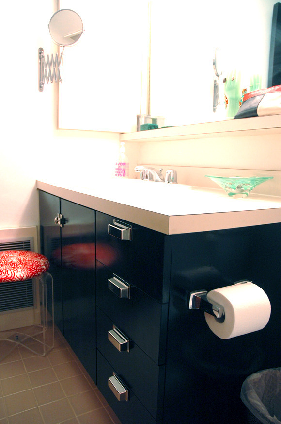 Фотография: Ванная в стиле Современный, Декор интерьера, Декор, Советы, Красный, Зеленый, Бежевый, Серый, Голубой – фото на INMYROOM