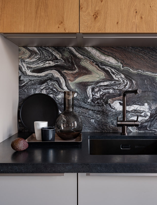 Фотография: Кухня и столовая в стиле Лофт, Современный, Эклектика, Квартира, Проект дня, Москва, Кирпичный дом, 4 и больше, Более 90 метров, Берлога, Елена Тамбиева, Наталья Водопьянова – фото на INMYROOM