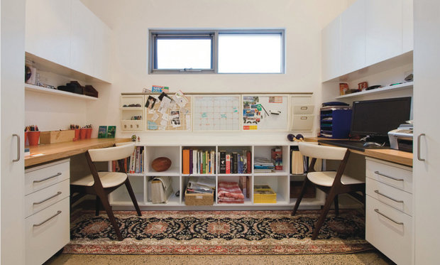 Фотография: Офис в стиле Скандинавский, Кабинет, Интерьер комнат – фото на INMYROOM
