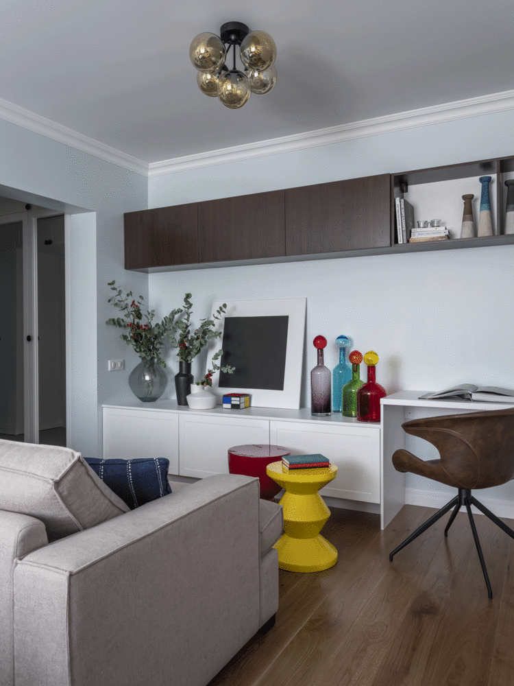 Фотография: Гостиная в стиле Эклектика, Квартира, Проект недели, Москва, Мила Колпакова, Панельный дом, 2 комнаты, 40-60 метров, КОПЭ-85 – фото на INMYROOM Фотография: Гостиная в стиле Эклектика, Квартира, Проект недели, Москва, Мила Колпакова, Панельный дом, 2 комнаты, 40-60 метров, КОПЭ-85 – фото на INMYROOM