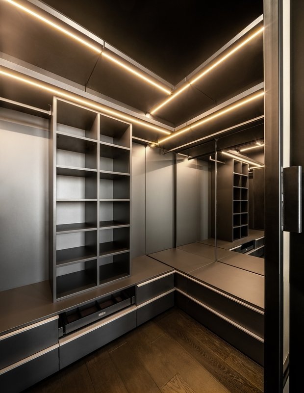 Фотография: Гардеробная в стиле Современный, Минимализм, Квартира, Проект недели, Киев, 2 комнаты, 60-90 метров, Lauri Brothers, Юрий Лаури, Сергей Лаури, Анастасия Темпинская – фото на INMYROOM