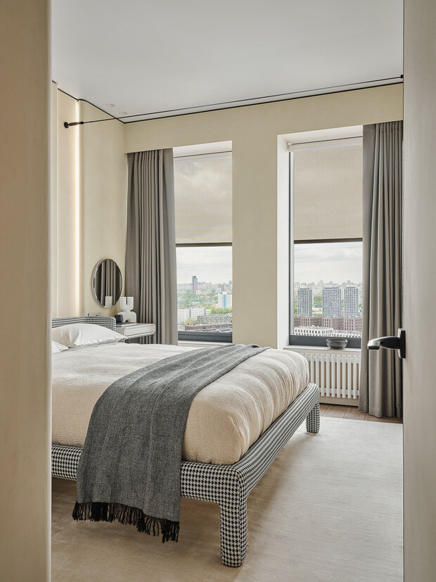 Фотография: Спальня в стиле Современный, Квартира, Проект дня, Москва, Монолитный дом, 3 комнаты, 60-90 метров, ЖК «Зиларт», Виталия Мясников – фото на INMYROOM