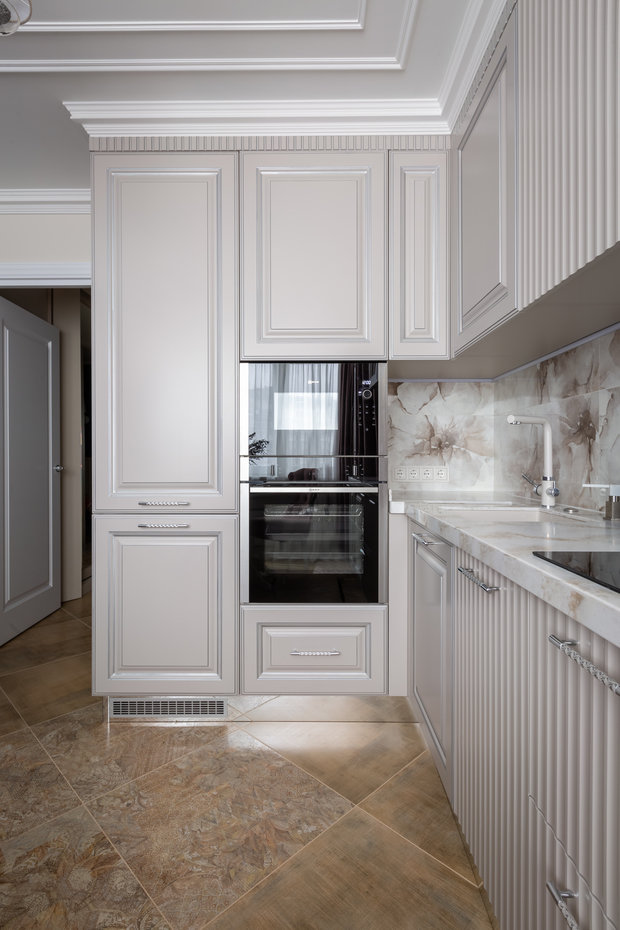 Фотография: Кухня и столовая в стиле Классический, Современный, Квартира, Проект недели, Москва, 3 комнаты, 60-90 метров, Анастасия Бондарева, Bond Design – фото на INMYROOM