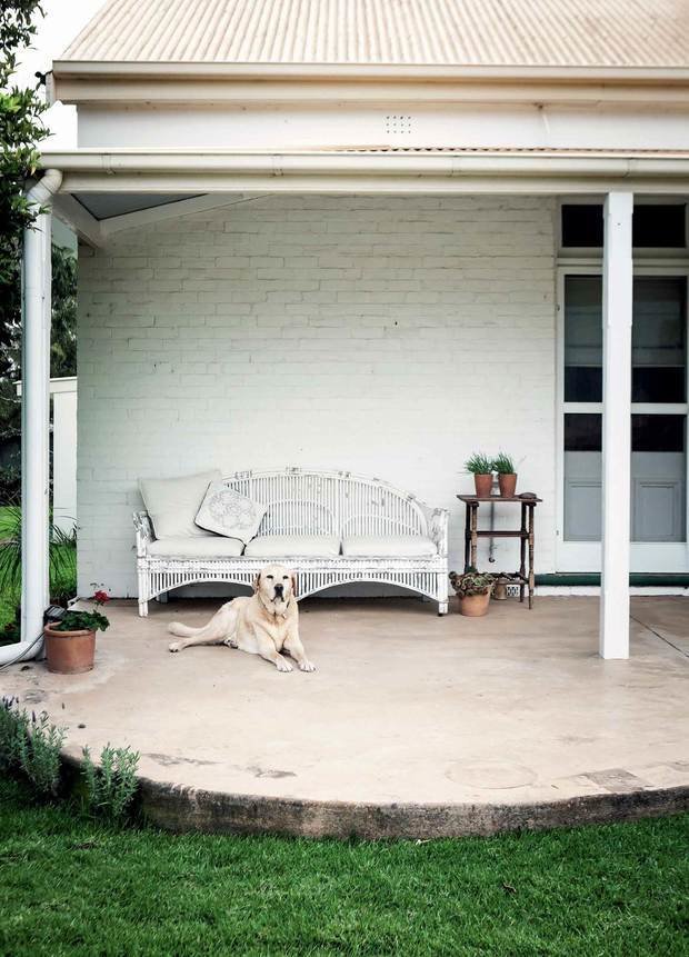 Фотография: Терраса в стиле Скандинавский, Прованс и Кантри, Дом, Белый, Особняк, Бежевый, Коричневый, Дом и дача, Англия, Уэльс – фото на INMYROOM