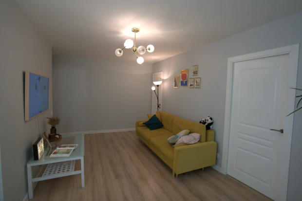 Фотография: Гостиная в стиле Скандинавский, Ремонт на практике, ремонт хрущевки, Хрущевка, 40-60 метров, интерьер хрущевки – фото на INMYROOM