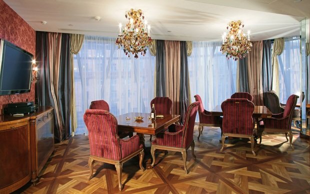 Фото из портфолио Обеденная комната в английском стиле – фотографии дизайна интерьеров на INMYROOM