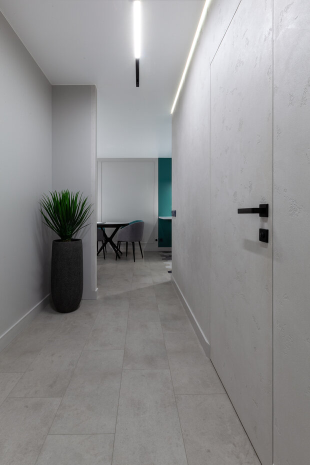 Фотография: Прихожая в стиле Современный, Квартира, Проект дня, Новосибирск, 4 и больше, 60-90 метров, Монолитно-кирпичный, Лиана Акопян – фото на INMYROOM