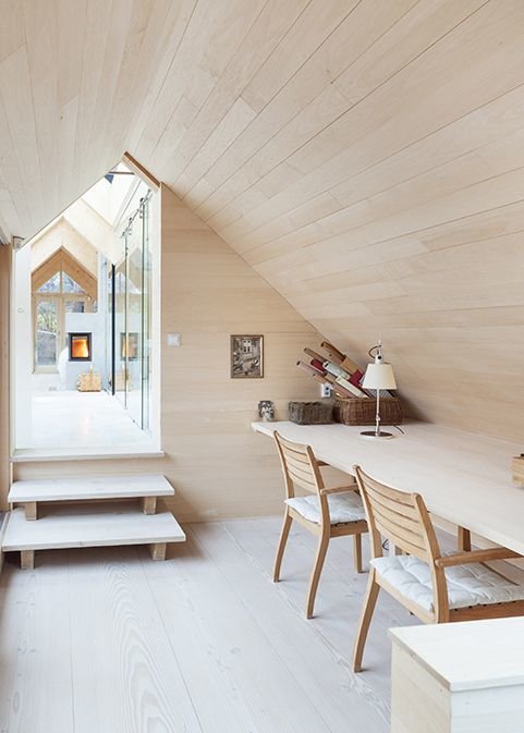 Фотография: Кабинет в стиле Эко, Дом, Мебель и свет, Дача, Дом и дача, как обустроить мансарду, идеи для мансарды – фото на INMYROOM