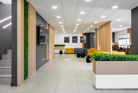 Зона ожидания в сервисном центре автосалона