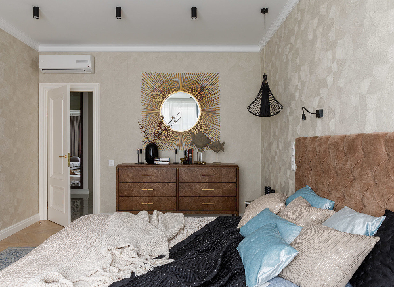 Фотография: Спальня в стиле Современный, Классический, Квартира, Проект недели, Санкт-Петербург, 3 комнаты, Более 90 метров, Кирилл Пономаренко – фото на INMYROOM Фотография: Спальня в стиле Современный, Классический, Квартира, Проект недели, Санкт-Петербург, 3 комнаты, Более 90 метров, Кирилл Пономаренко – фото на INMYROOM