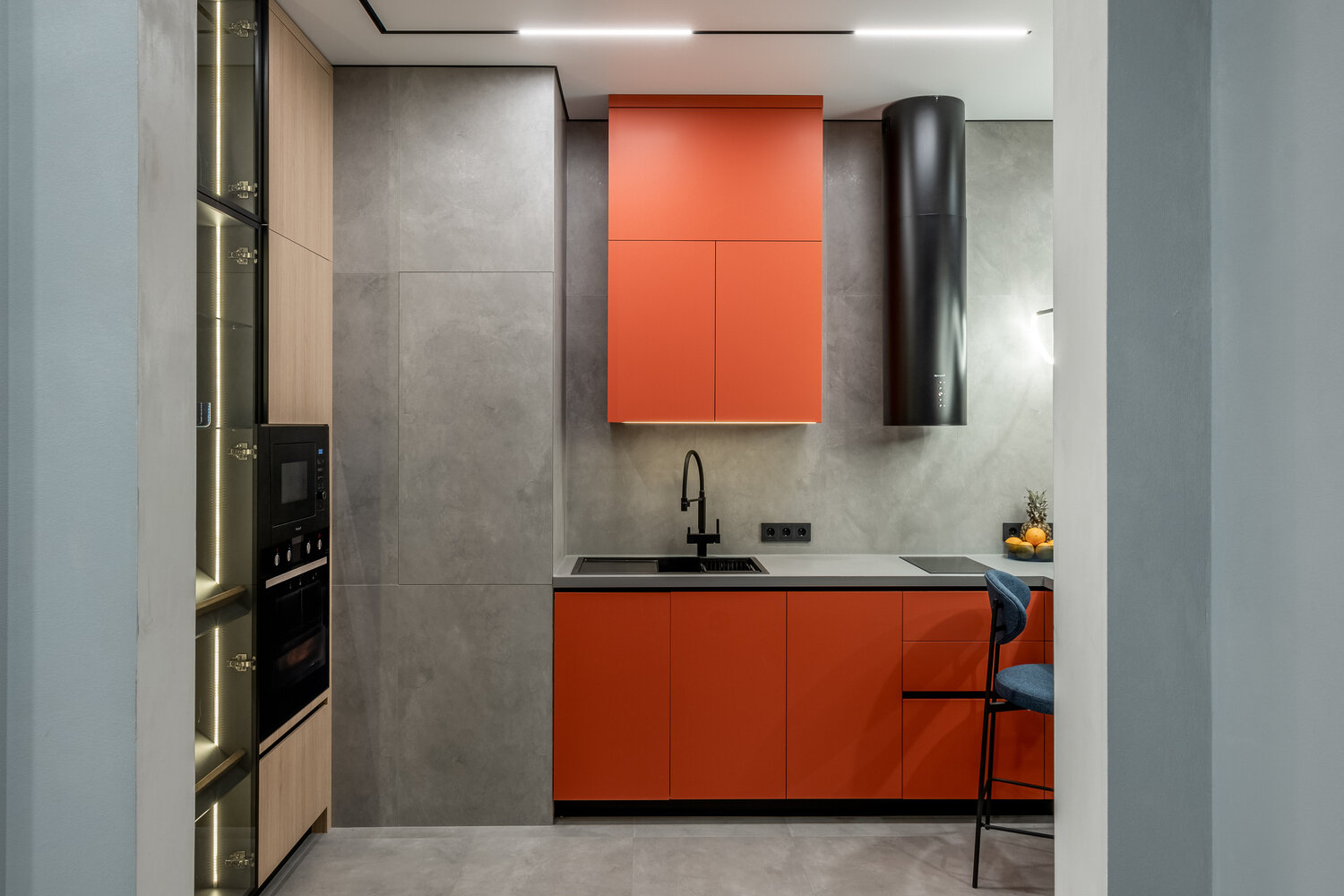 Фотография: Кухня и столовая в стиле Современный, Квартира, Проект дня, Москва, 2 комнаты, 60-90 метров, современный с элементами минимализма и арт-деко, Маргарита Макурина – фото на INMYROOM Фотография: Кухня и столовая в стиле Современный, Квартира, Проект дня, Москва, 2 комнаты, 60-90 метров, современный с элементами минимализма и арт-деко, Маргарита Макурина – фото на INMYROOM