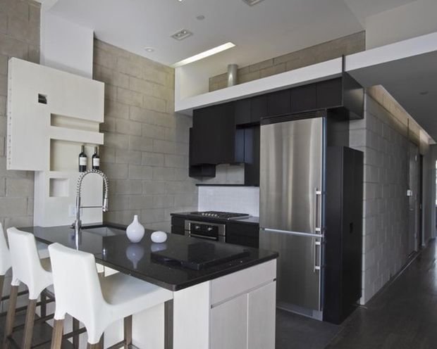 Фотография: Кухня и столовая в стиле Хай-тек, Декор интерьера, Малогабаритная квартира, Квартира, Планировки, Декор, Хрущевка – фото на INMYROOM