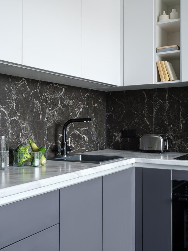 Фотография: Кухня и столовая в стиле Современный, Минимализм, Квартира, Проект недели, Москва, 3 комнаты, 60-90 метров, Archistories, Кира Шаева – фото на INMYROOM