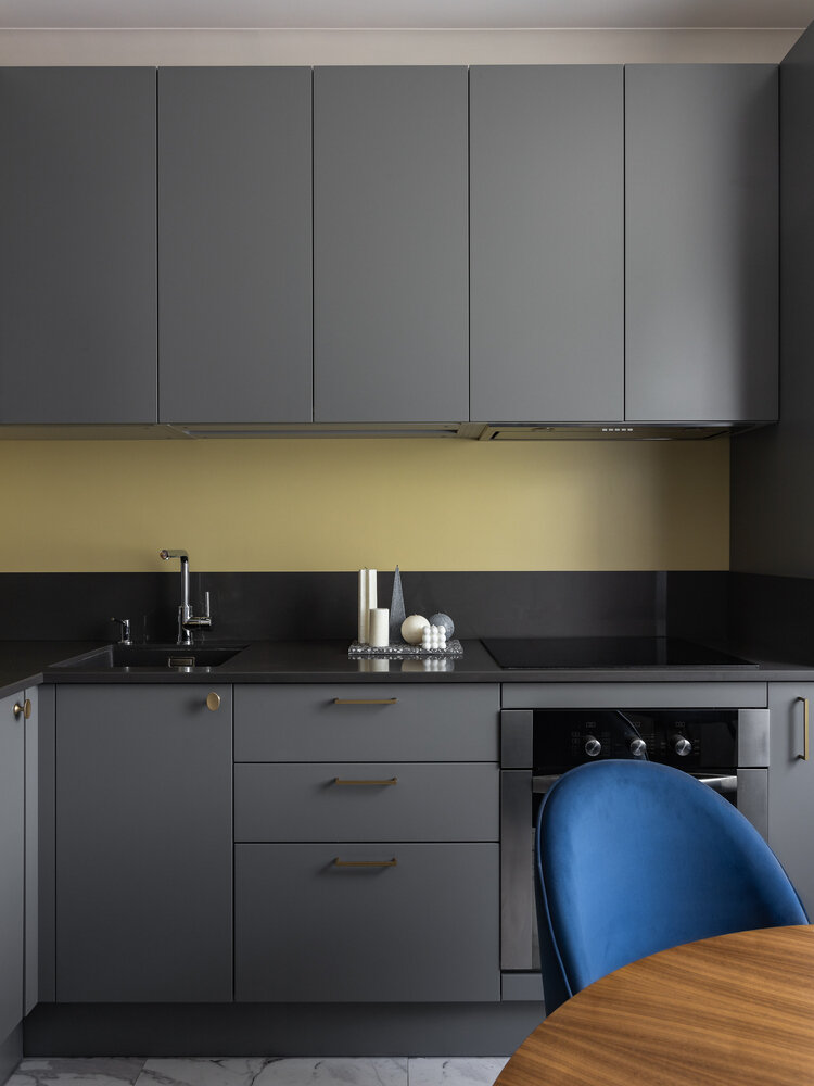 Фотография: Кухня и столовая в стиле Современный, Квартира, Проект недели, Москва, 1 комната, до 40 метров, 40-60 метров, Анна Бредихина – фото на INMYROOM Фотография: Кухня и столовая в стиле Современный, Квартира, Проект недели, Москва, 1 комната, до 40 метров, 40-60 метров, Анна Бредихина – фото на INMYROOM