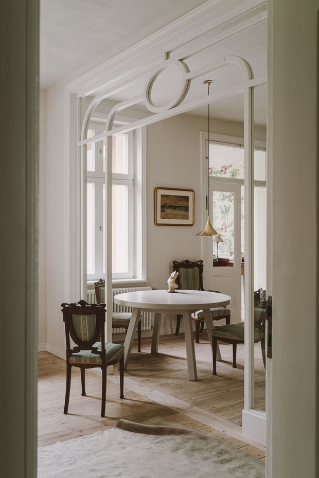 Фотография: Кухня и столовая в стиле Скандинавский, Эклектика, Классический, Декор интерьера, Квартира, Белый, Зеленый, Бежевый, Польша, 3 комнаты – фото на INMYROOM