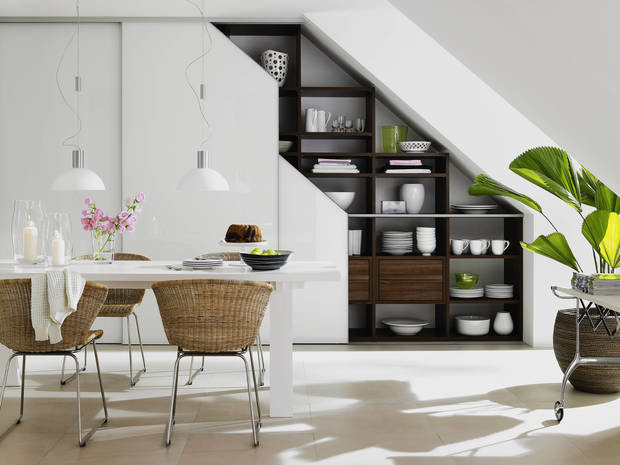 Фотография: Кухня и столовая в стиле Эко, Гардеробная, Малогабаритная квартира, Мебель и свет, Советы, Raumplus – фото на INMYROOM