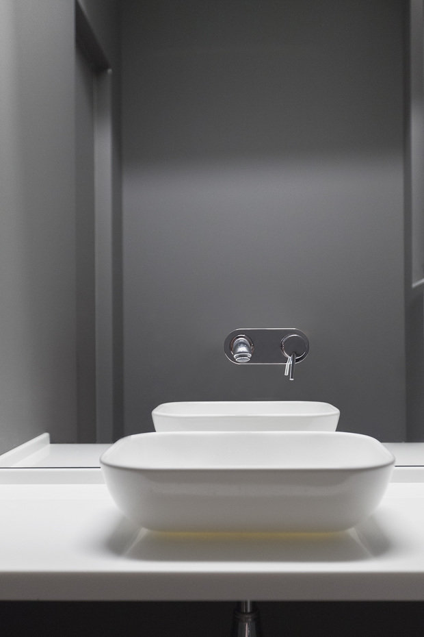 Фотография: Ванная в стиле Минимализм, Современный, Квартира, Проект недели, Москва, Монолитный дом, 4 и больше, Более 90 метров, Максим Новиньков, INMYROOM_ВИДЕО, INMYROOM TV – фото на INMYROOM