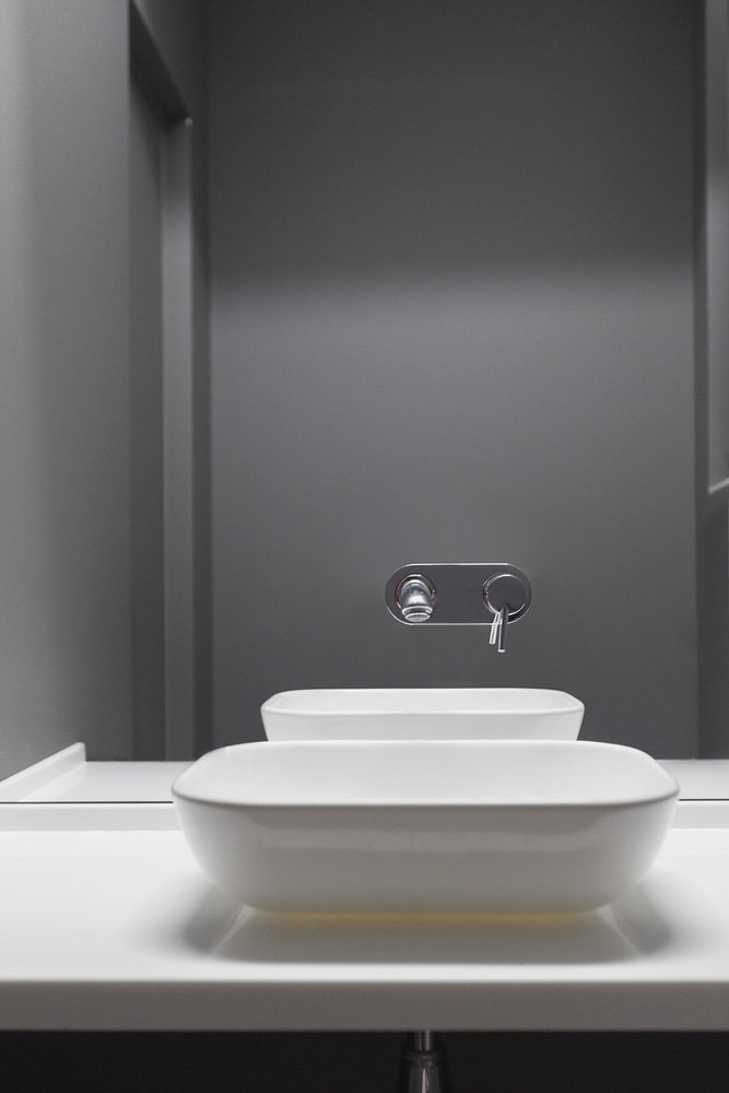 Фотография: Ванная в стиле Минимализм, Современный, Квартира, Проект недели, Москва, Монолитный дом, 4 и больше, Более 90 метров, Максим Новиньков, INMYROOM_ВИДЕО, INMYROOM TV – фото на INMYROOM Фотография: Ванная в стиле Минимализм, Современный, Квартира, Проект недели, Москва, Монолитный дом, 4 и больше, Более 90 метров, Максим Новиньков, INMYROOM_ВИДЕО, INMYROOM TV – фото на INMYROOM