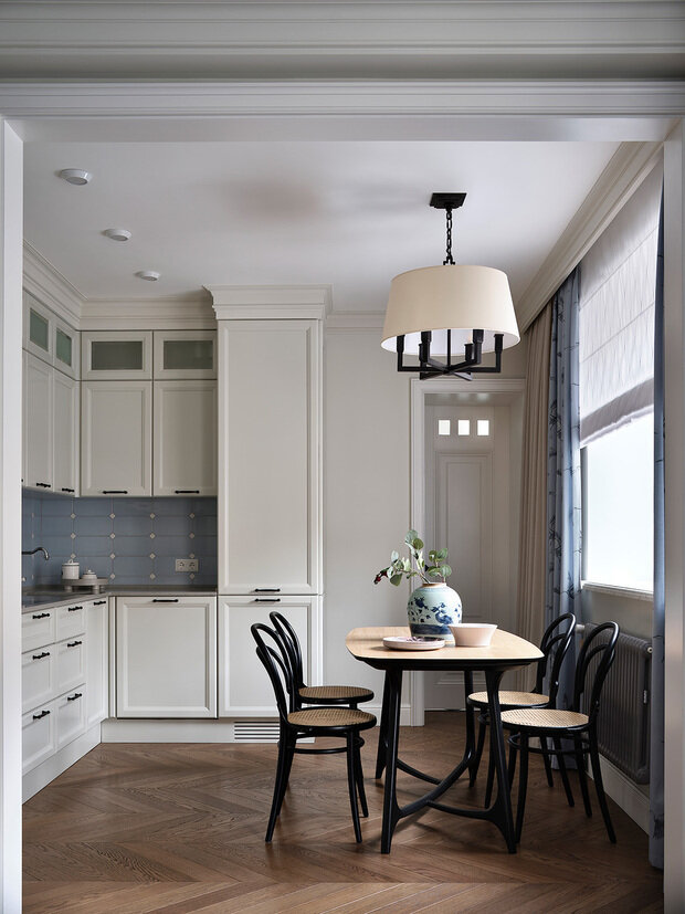 Фотография: Кухня и столовая в стиле Классический, Современный, Эклектика, Винтажный, Квартира, Проект недели, Москва, Кирпичный дом, 3 комнаты, Более 90 метров, Елена Маркина, Markina design – фото на INMYROOM