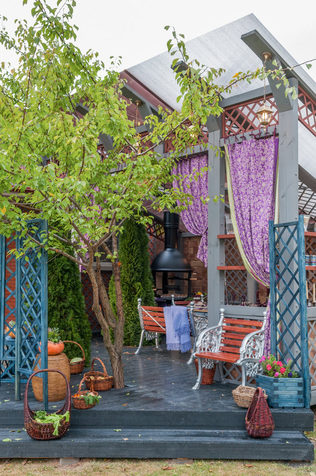 Фотография: Терраса в стиле Прованс и Кантри, Россия, MW-LIGHT, Дача, Бежевый, Бирюзовый, Коричневый, Подмосковье, Дом и дача, Фазенда, Home Melody, Luminarc, Cote table, Fashion Terrasa, Хоббика, Уютерра, Трехгорная мануфактура, пристройка веранды, веранда на даче, Ирина Иванова, летняя беседка с летней кухней, летняя кухня, беседка с грилем, летняя веранда, как быстро построить веранду – фото на INMYROOM