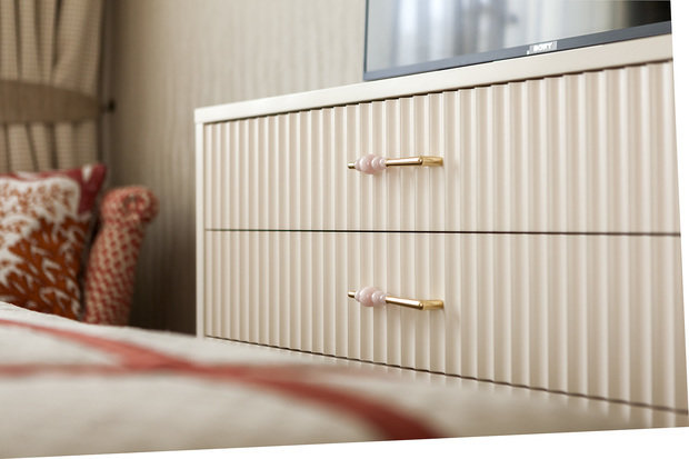 Фотография: Мебель и свет в стиле Классический, Современный, Квартира, Проект недели, Москва, Юрий Гришко, Панельный дом, 4 и больше, Более 90 метров, Елена Поворова, Бюро Home Emotions, Екатерина Реброва – фото на INMYROOM