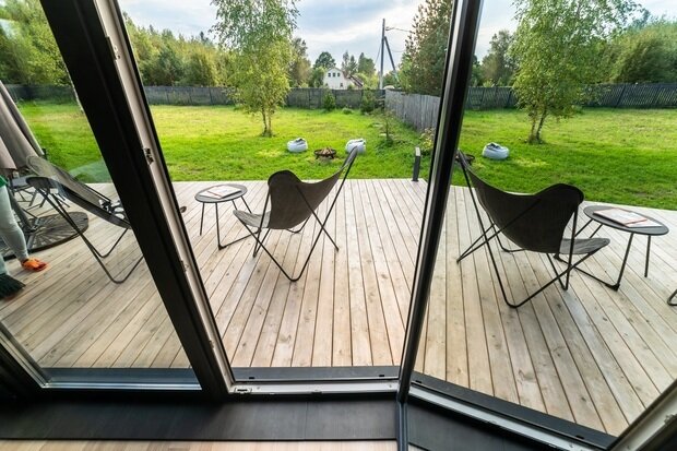 Фотография: Терраса в стиле Современный, Проект дня, Дача, Дом и дача, Московская область, Михаил Новинский, 3 комнаты, 40-60 метров, 60-90 метров, скандинавский с элементами минимализма – фото на INMYROOM