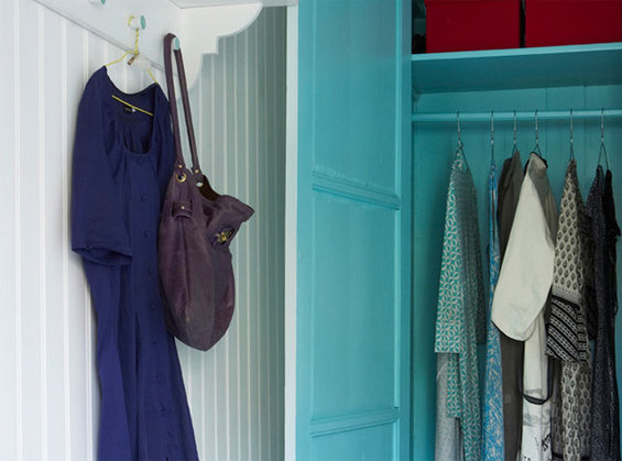 Фотография: Гардеробная в стиле Прованс и Кантри, Дом, Цвет в интерьере, Дома и квартиры, Бирюзовый – фото на INMYROOM