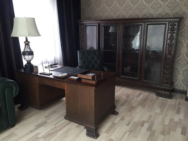Интерьер кабинета в классическом стиле с элементами винтажа