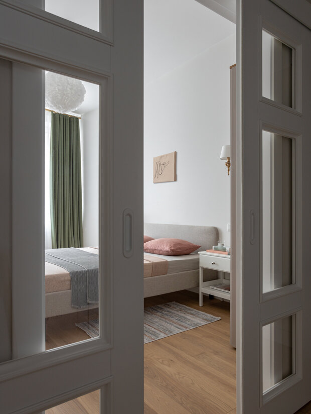 Фотография: Спальня в стиле Скандинавский, Современный, Квартира, Проект дня, Москва, Кирпичный дом, 2 комнаты, 60-90 метров, Тая Кипри – фото на INMYROOM