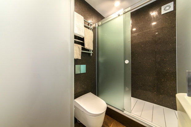Фото из портфолио Спальня со стеклянным кубом – фотографии дизайна интерьеров на INMYROOM