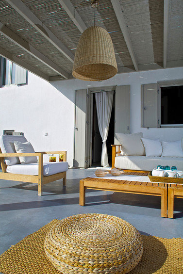 Фотография: Терраса в стиле Скандинавский, Дом, Цвет в интерьере, Дома и квартиры, Белый, Бассейн, Оранжевый, Балдахин – фото на INMYROOM