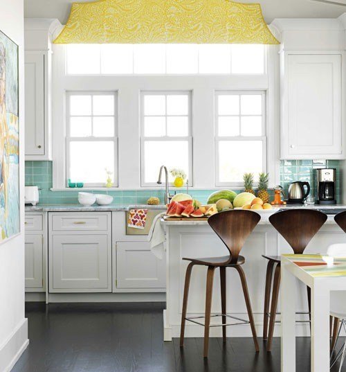Фотография: Кухня и столовая в стиле Скандинавский, Дом, Цвет в интерьере, Дома и квартиры – фото на INMYROOM