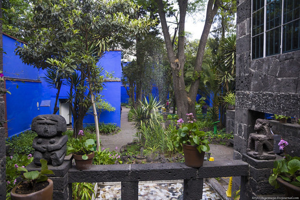 Фотография:  в стиле , Декор и DIY, Дом, Голубой, Мексика, Дом и дача, Мехико, Фрида Кало – фото на INMYROOM