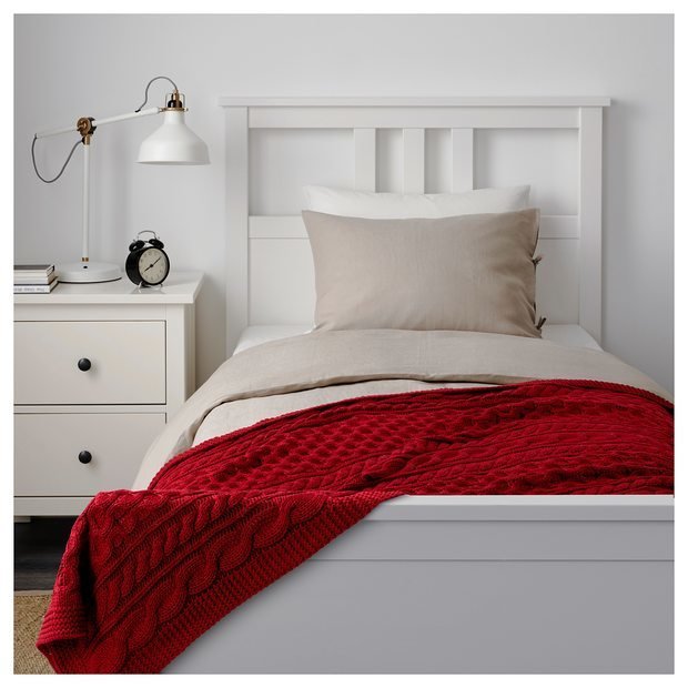 Фотография: Спальня в стиле Минимализм, Гид, ИКЕА, новогоднее оформление интерьера, новогодний декор, новогодняя сервировка стола, зимний интерьер квартиры, много ИКЕА – фото на INMYROOM