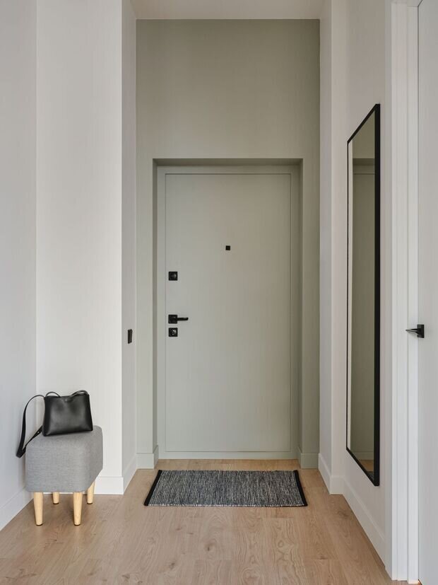 Фотография: Прихожая в стиле Современный, Минимализм, Квартира, Проект дня, Москва, 2 комнаты, 40-60 метров, современный с элементами минимализма и скандинавского стиля, ЖК «Зиларт», Зоя Закалюжная – фото на INMYROOM