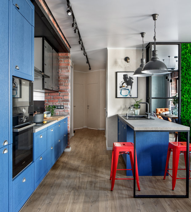 Фотография: Кухня и столовая в стиле Лофт, Современный, Квартира, Проект недели, Legrand, Самара, Монолитный дом, 4 и больше, Более 90 метров, Etika, Айгуль Султанова, яркая квартира – фото на INMYROOM