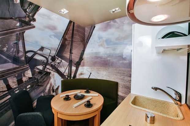 Фотография: Кухня и столовая в стиле Современный, Советы, фотообои в интерьере – фото на INMYROOM