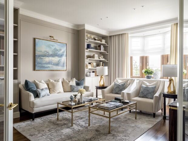 Фотография: Гостиная в стиле Классический, Квартира, Проект дня, Москва, Фрунзенская набережная, Сталинка, 4 и больше, Более 90 метров, Виктория Власова, неоклассика с элементами современного – фото на INMYROOM