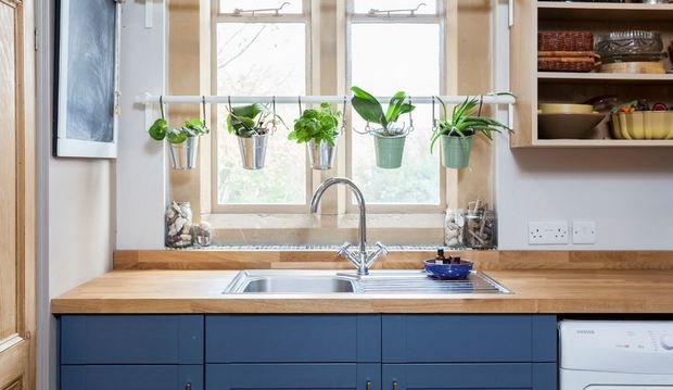 Фотография: Кухня и столовая в стиле Скандинавский, Советы, за и против, мойка напротив окна, энциклопедия_инженерные_коммуникации – фото на INMYROOM