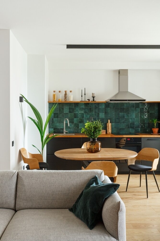 Фотография: Кухня и столовая в стиле Современный, Скандинавский, Малогабаритная квартира, Квартира, Проект недели, Краснодар, 2 комнаты, 40-60 метров, Монолитно-кирпичный, Denish Design, Кристина Селютина – фото на INMYROOM Фотография: Кухня и столовая в стиле Современный, Скандинавский, Малогабаритная квартира, Квартира, Проект недели, Краснодар, 2 комнаты, 40-60 метров, Монолитно-кирпичный, Denish Design, Кристина Селютина – фото на INMYROOM