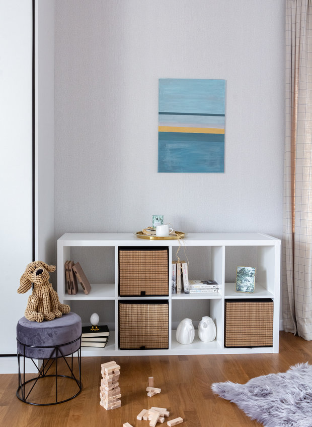 Картину в детской написала дизайнер, абстракция называется «Океан».