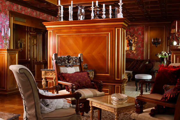 Фото из портфолио Двухуровневая гостиная загородного дома в Подмосковье – фотографии дизайна интерьеров на INMYROOM