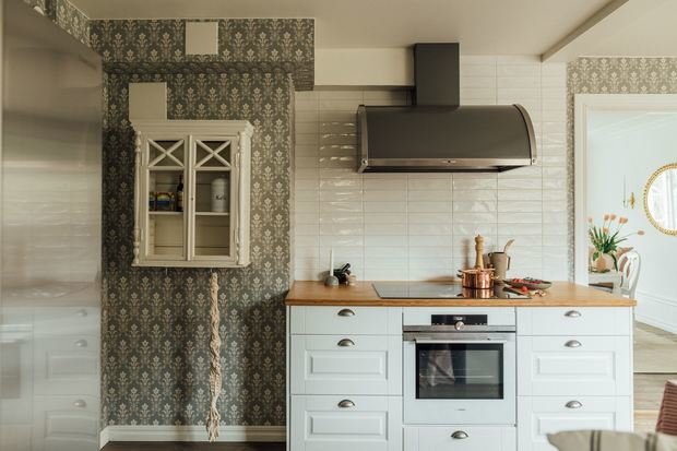 Фотография: Кухня и столовая в стиле Прованс и Кантри, Классический, Скандинавский, Эклектика, Дом, Швеция, Белый, Дача, Стокгольм, Серый, Голубой, Коричневый, Дом и дача, 4 и больше – фото на INMYROOM