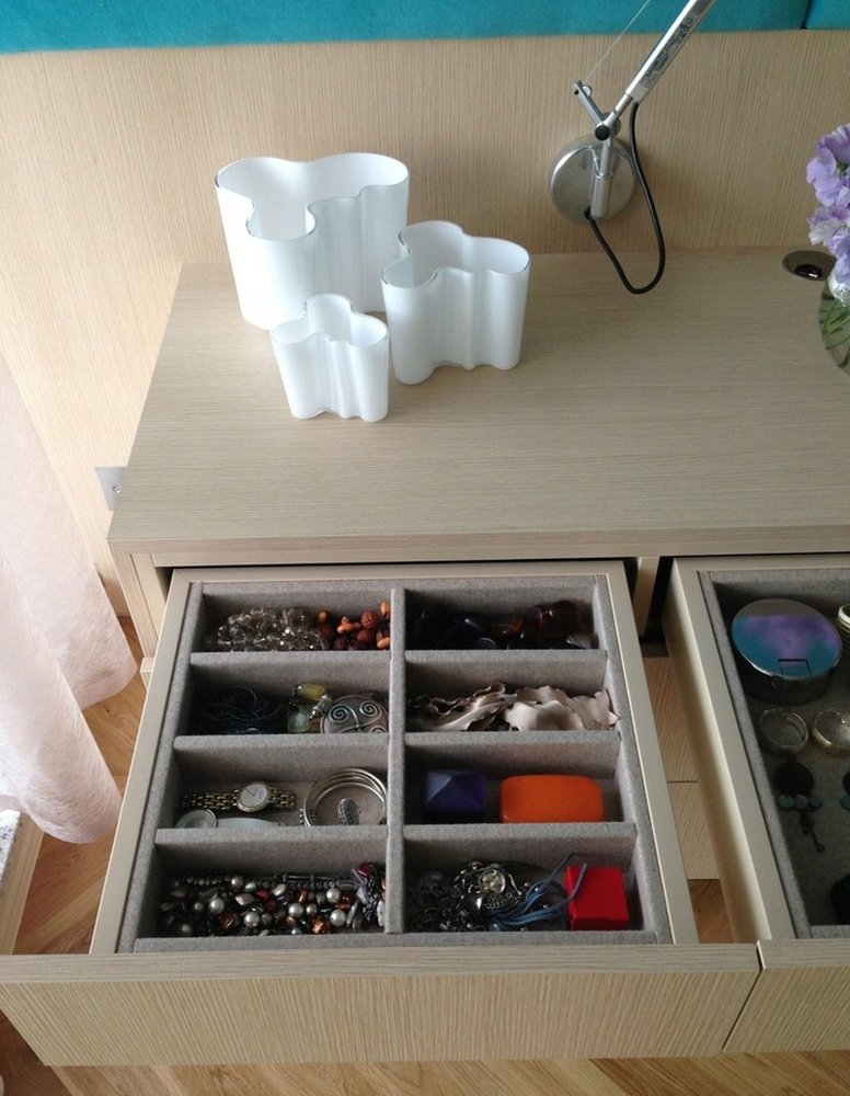 Фотография: Мебель и свет в стиле , Гардеробная, Аксессуары, Хранение, Стиль жизни, Советы, Системы хранения, Украшения – фото на INMYROOM