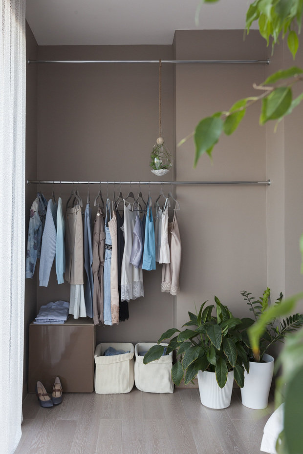 Фотография: Гардеробная в стиле Скандинавский, Современный, Проект дня, Дом и дача, Московская область, Таунхаус, 3 комнаты, Более 90 метров, Юлия Барискина – фото на INMYROOM